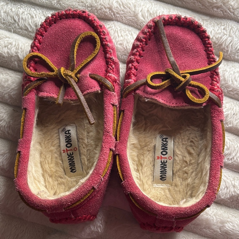 Minnetonka Kids Moccasins in Red and Brown